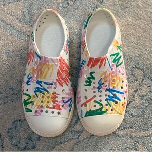 Native Kids Water Shoes with Multicolor Scribbles